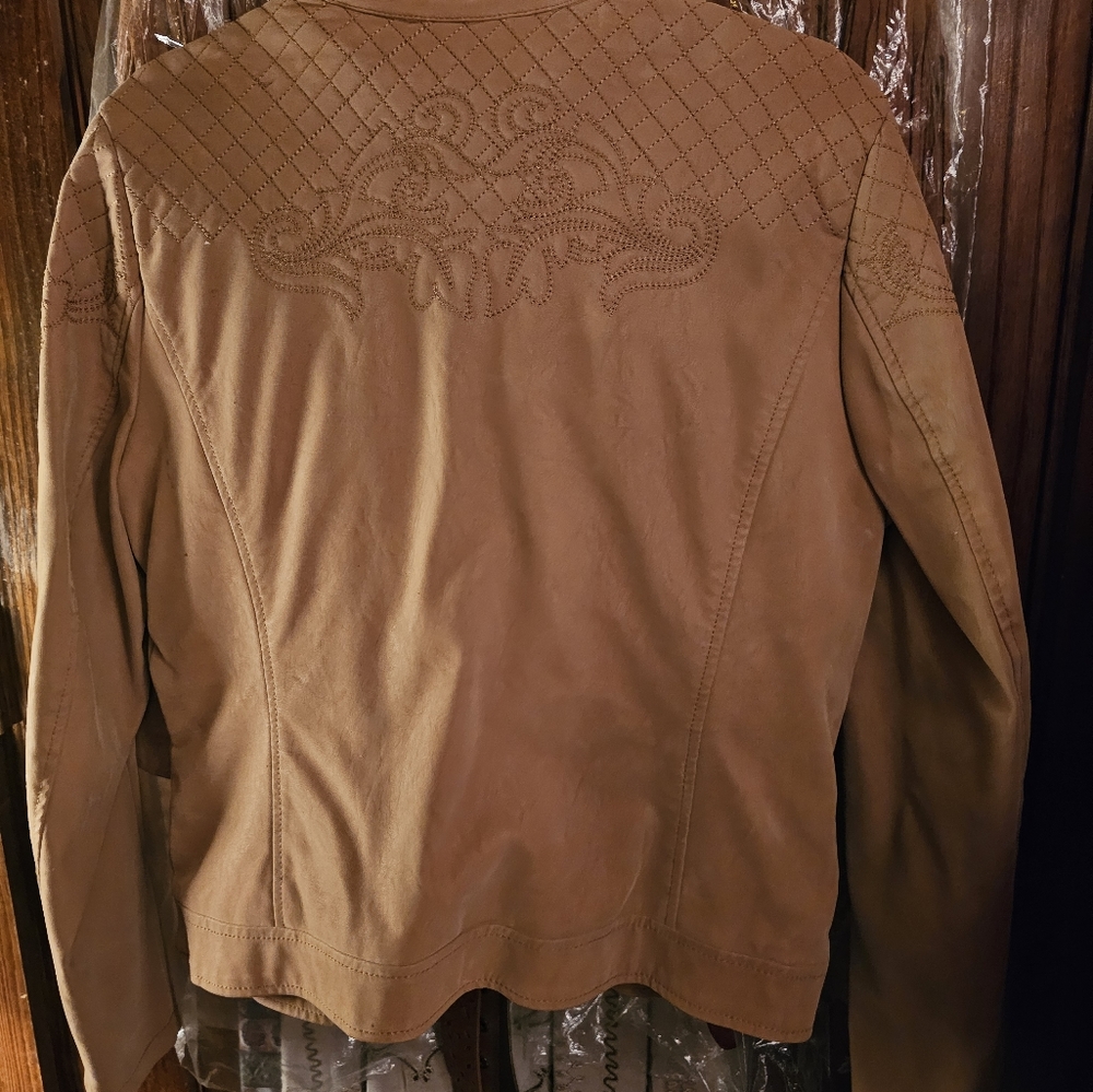 Women's Jacket - Picture 4 of 7